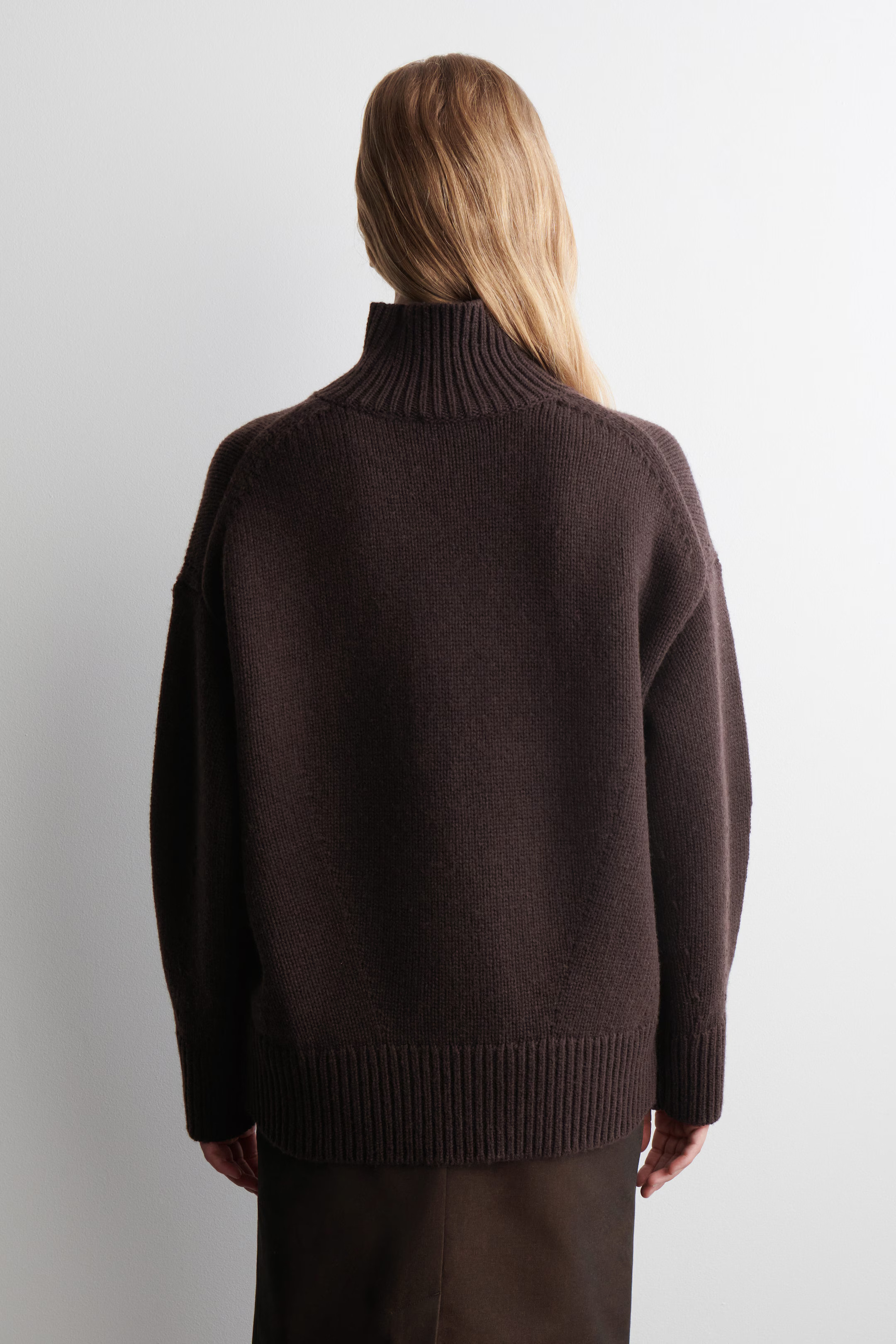 CHUNKY FUNNEL-NECK WOOL JUMPER - BROWN | COS GB | COS UK
