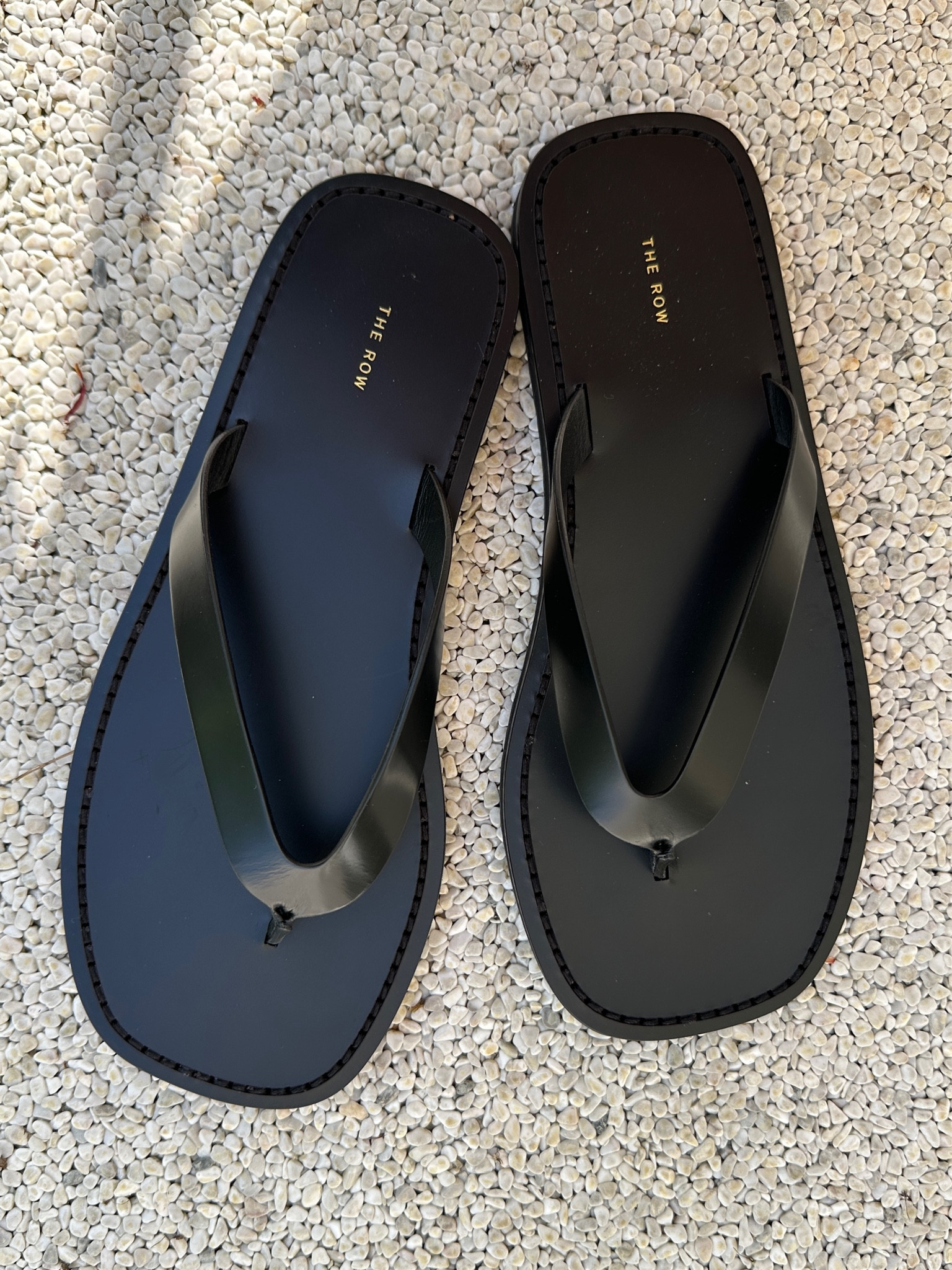 #therowsandals
the row city flip flop
#therowflipflop
the row city flip flop in leather
🖤

#LTKSeasonal