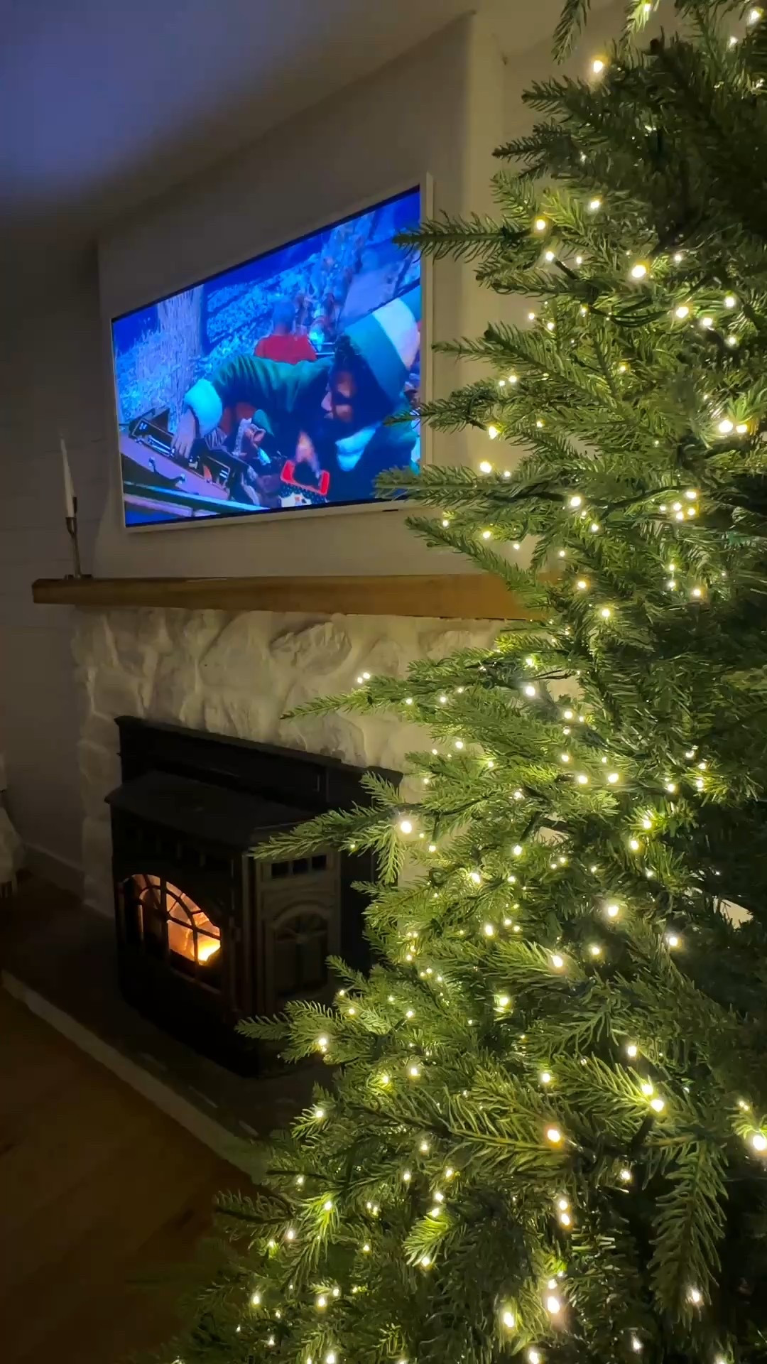 The twinkle tree you need & don’t blame me when it’s sold out

#LTKHoliday #LTKHome #LTKSeasonal