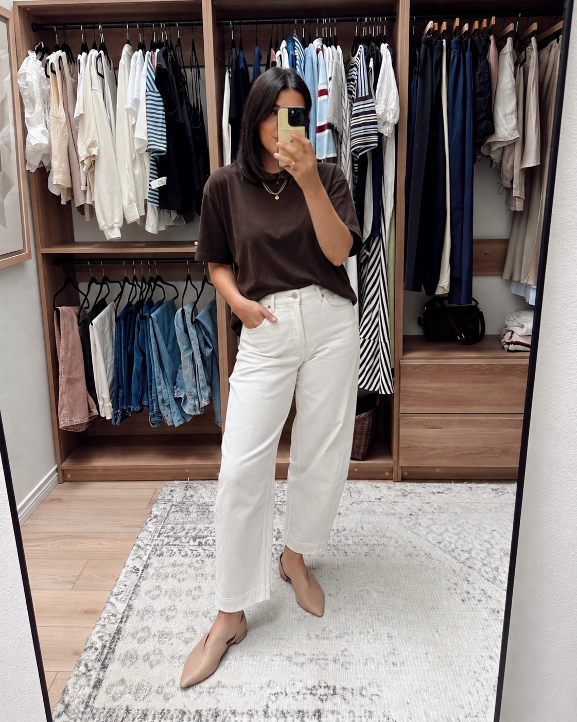 Madewell Insider Event -- 25% off! I love this outfit – it’s so simple and chic.  I hihgly recommend both of these pieces. This is the All Day Tee and it comes in lots of colors but I like the dark brown. I am in the medium, it’s boxy and oversized. It’s a thicker cotton, non-sheer and a great weight for going into the cooler months. 

I’m in the 30 of the jeans and they are a touch big overall. I like  the looser fit, but keep that in mind if in between sizes. I find white jeans to be incredibly versatile in the fall! 

 