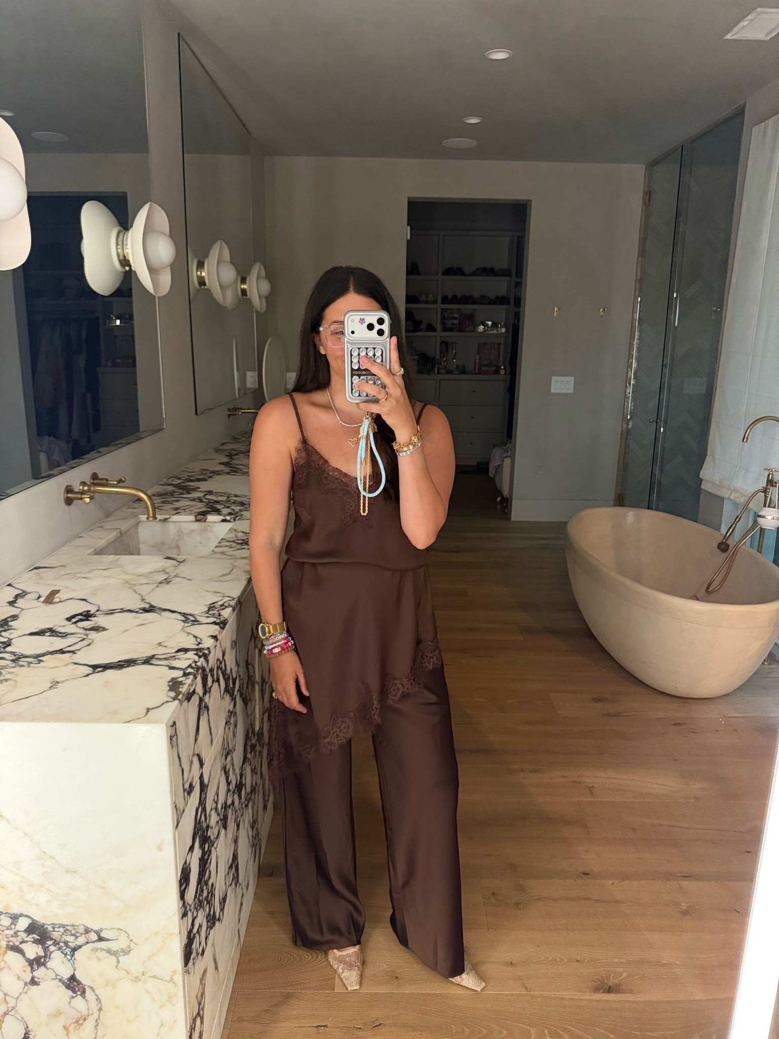 Wayf brown top & pants on sale!! 

Top: medium 
Bottoms: medium 

Dressupbuttercup.com #dressupbuttercup #dederaad

#LTKootd #LTKmomlife #LTKSaleAlert