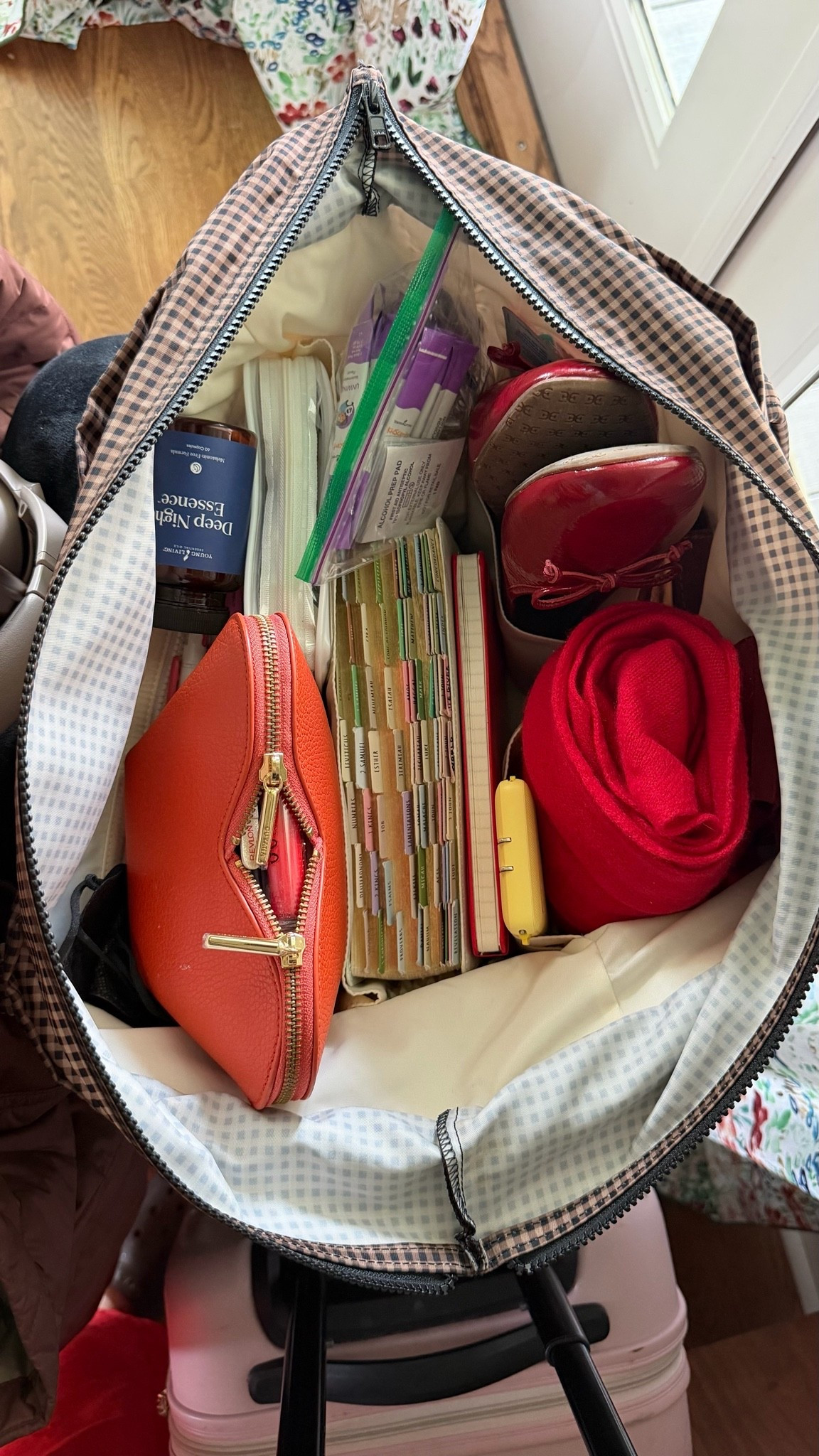 holds it all, luggage trolley, fits under your seat on the plane, pockets!!!, it's the perfect travel tote

#LTKdayinmylife #LTKmomlife #LTKTravel
