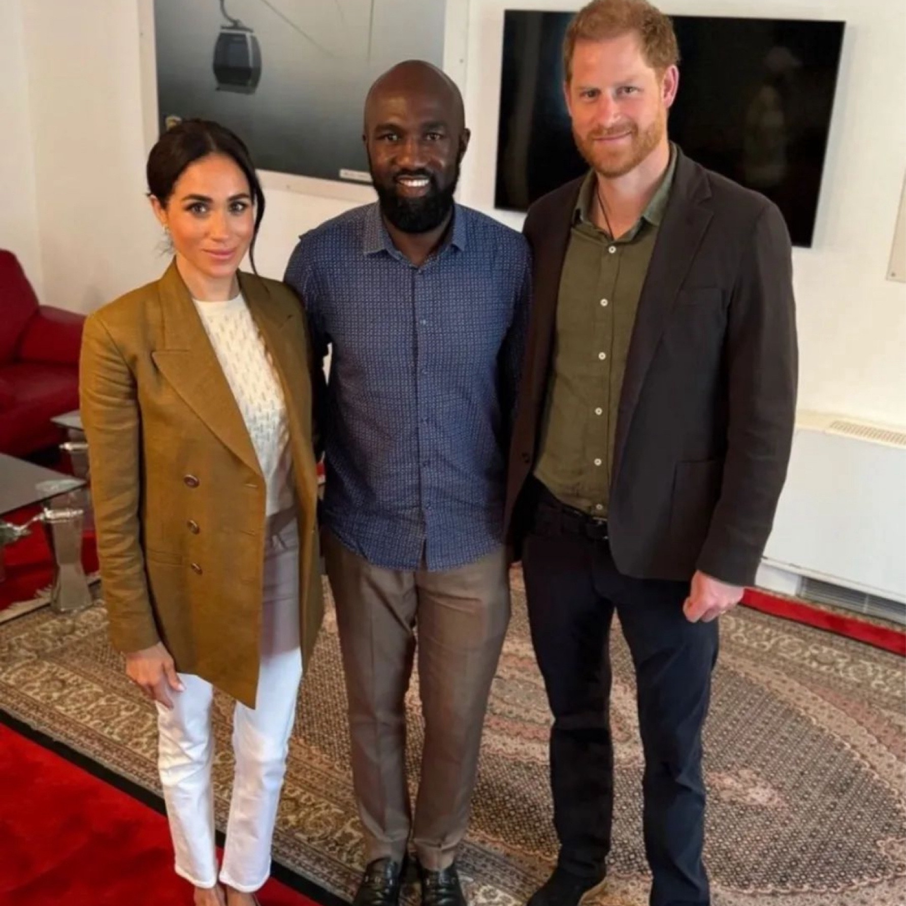 Surprise! A behind-the-scenes shot of #MeghanMarkle and Prince Harry working in #Nigeria has popped up, with the Duchess of Sussex looking chic in #LoroPiana and #ChristianDior. 

#LTKSeasonal #LTKWorkwear #LTKOver40