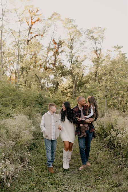 It’s not fall without family fall
Photos😌🍂 We had these done last year and I am still in love with them🫶 

Fall family photos
Fall family outfits 
Fall photo session 