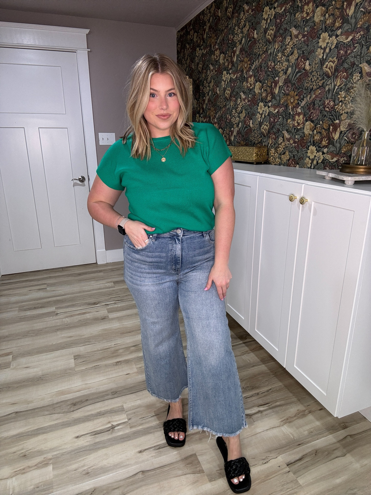 Size large top size 12 jeans 

#LTKworkwear #LTKstyletip #LTKmidsize