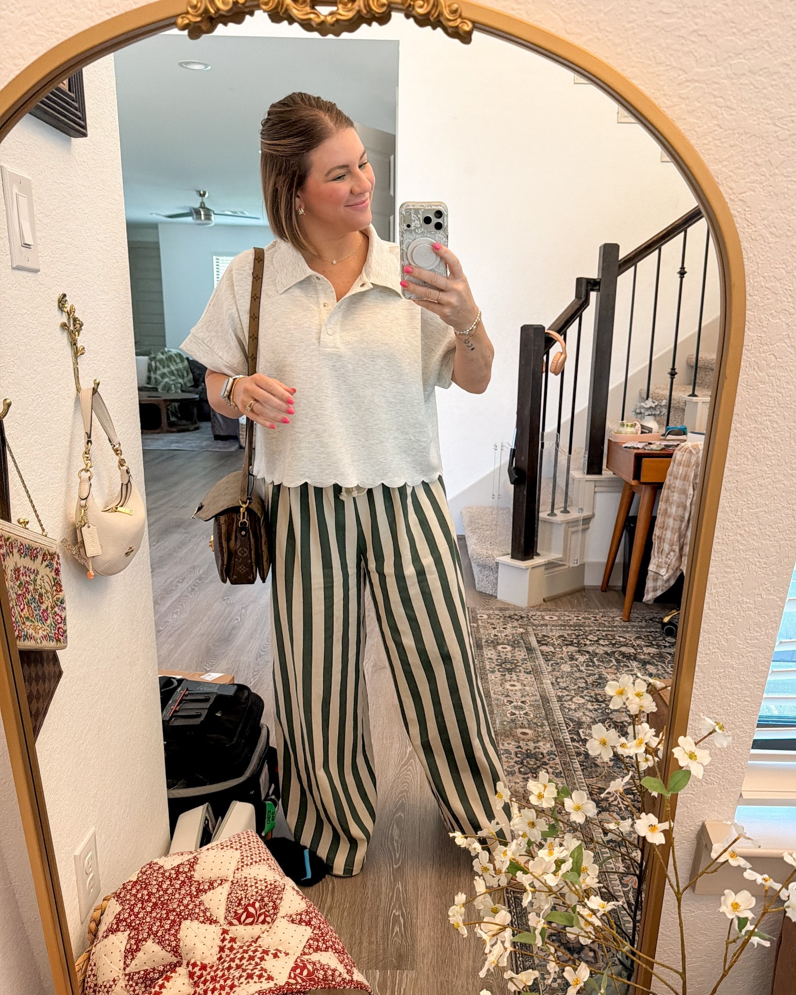 Found my fav shop ! Molly Green 💚 
These stripe pants are everything !!! (Come in diff colors too)