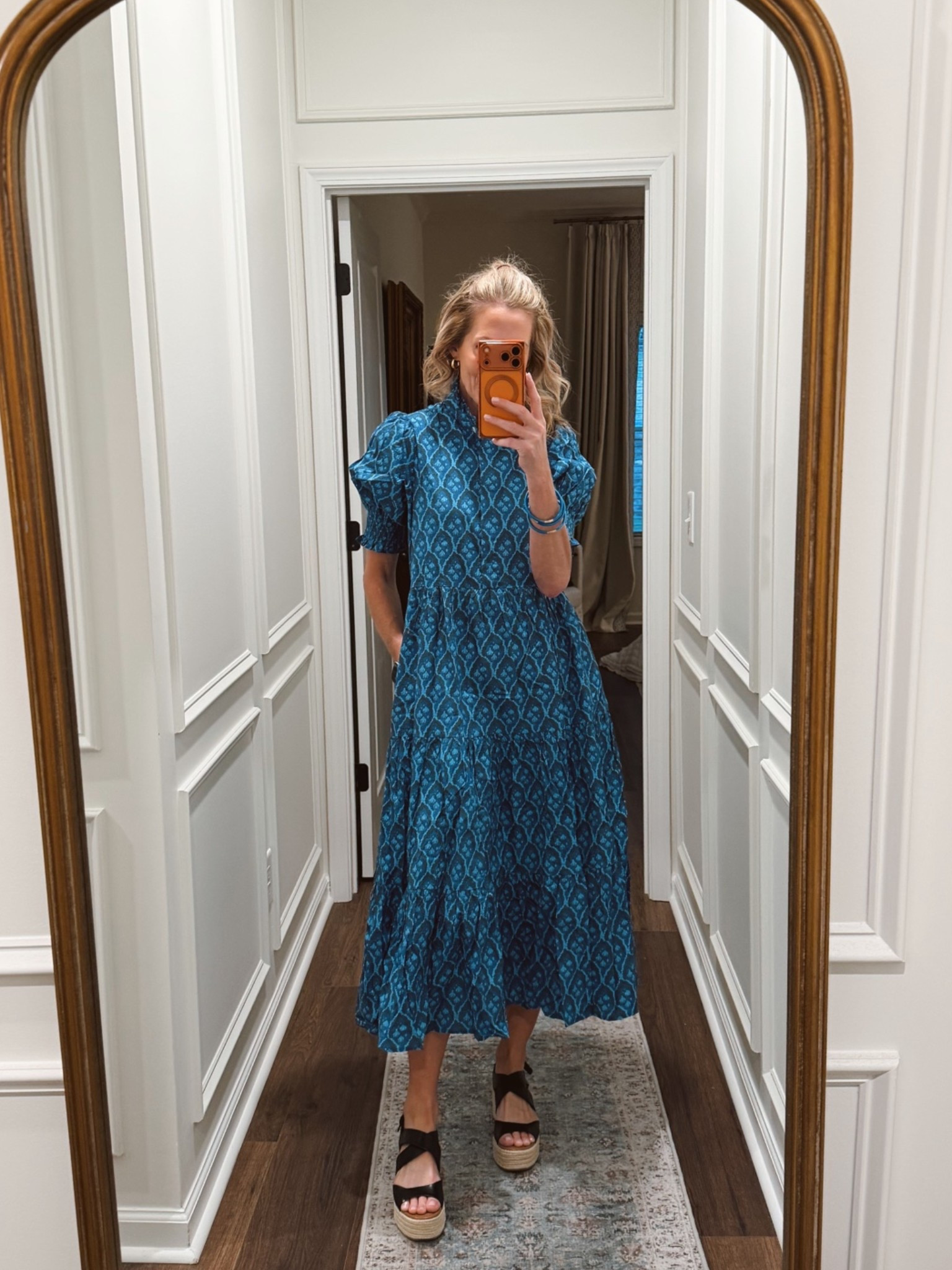 This exact color combination is currently sold out, but I linked all of the other ones plus the rest of this great Brand which really reminds me of Tuckernuck for half the price. Wearing a size extra small this dress comes in two other colors.