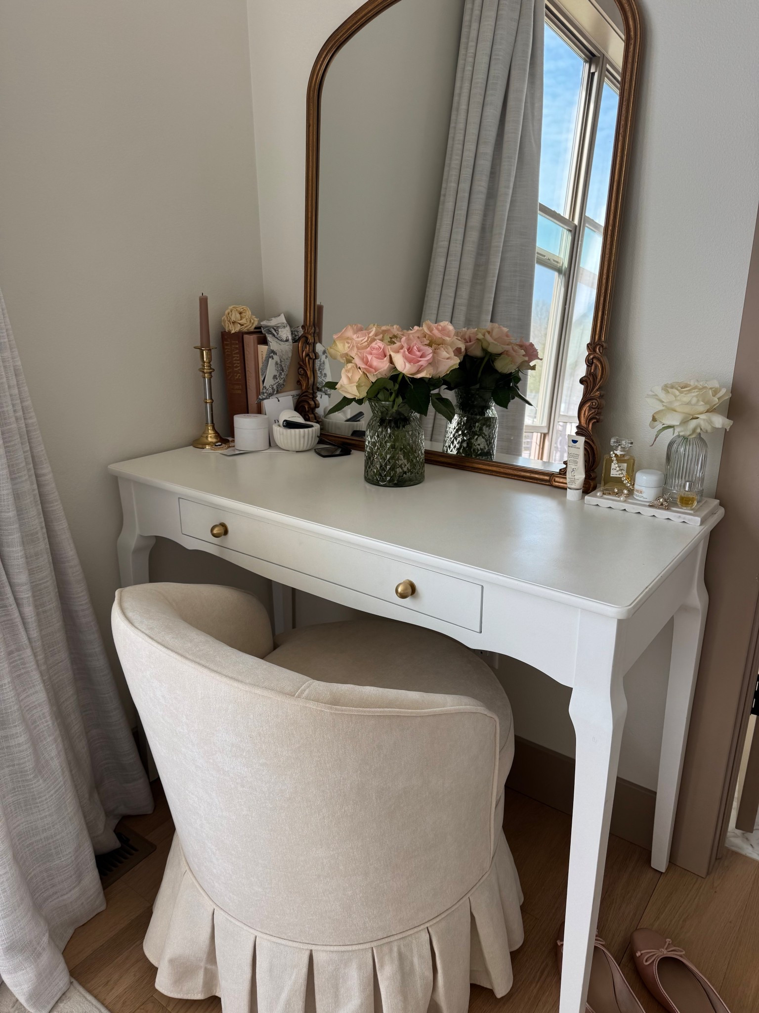 Love how I repurposed this desk into a bedroom vanity 🤍

#LTKHome #LTKmorningroutine #LTKdayinmylife