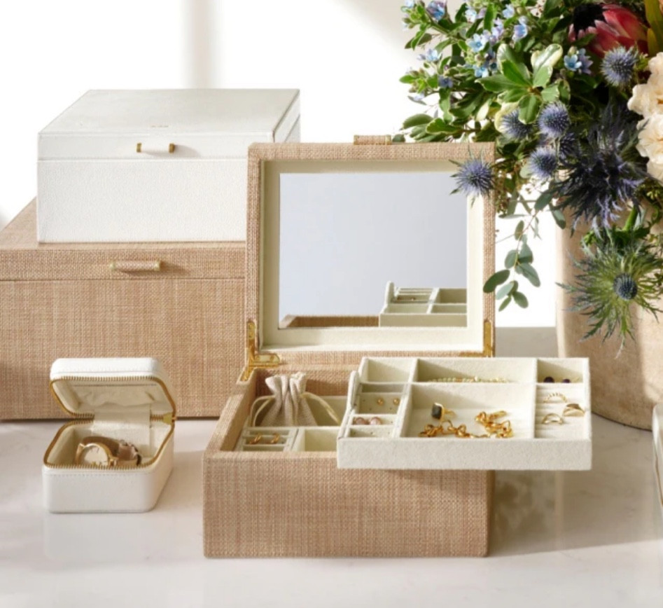 #mom #mothersday # pottery barn #momgift #giftsforher #mothersday #classic #leatherjewelrybix #jewelrycase #mothersdaygift

#LTKGiftGuide #LTKbeauty #LTKstyletip