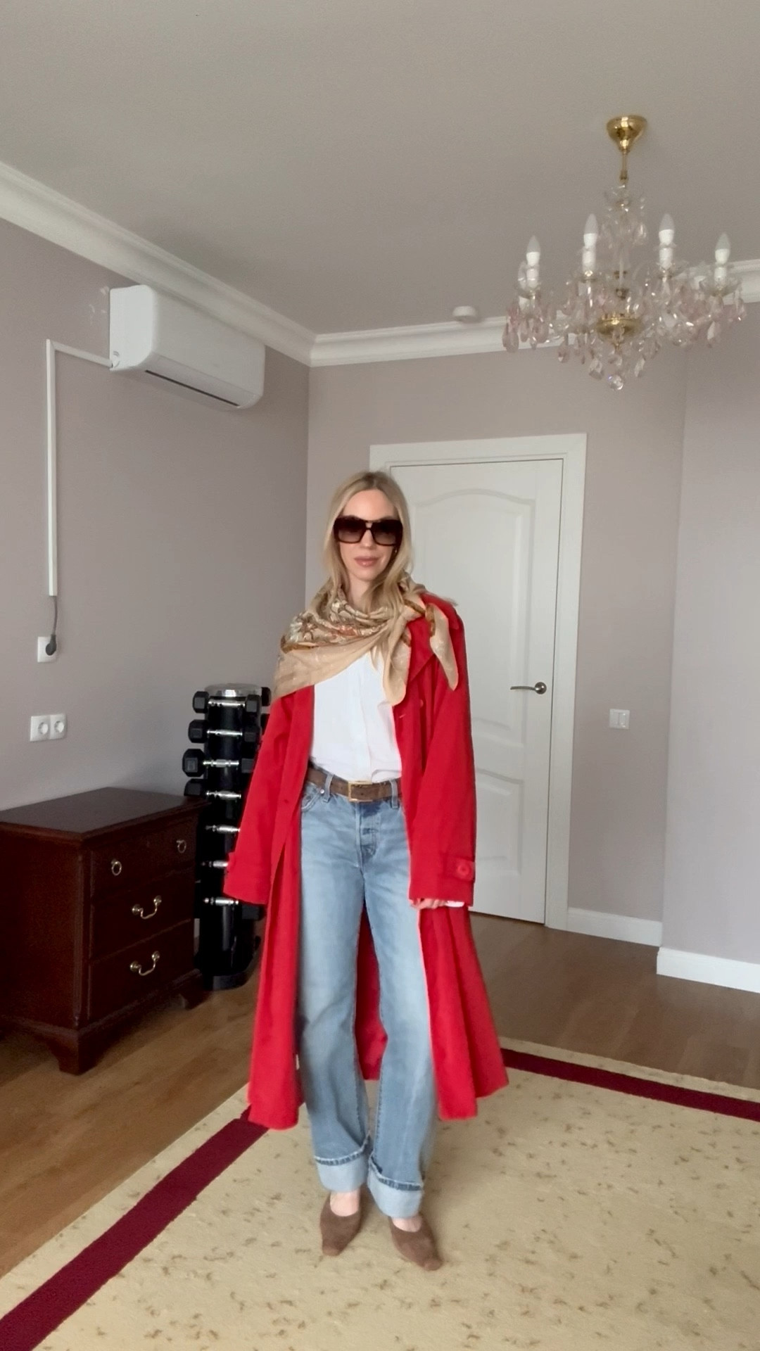 Spring outfit, date night, red trench coat, silk scarf, @levi baggy 90’s jeans, H&M suede mules (in stock and under $100)

#LTKootd #LTKgrwm #LTKSeasonal