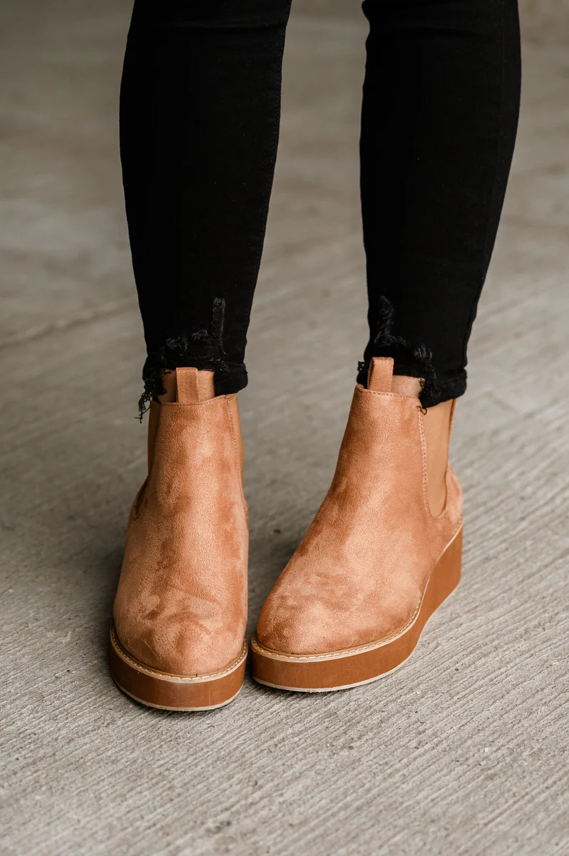 Sapphire Chelsea Boots - Tan | Mindy Mae's Market