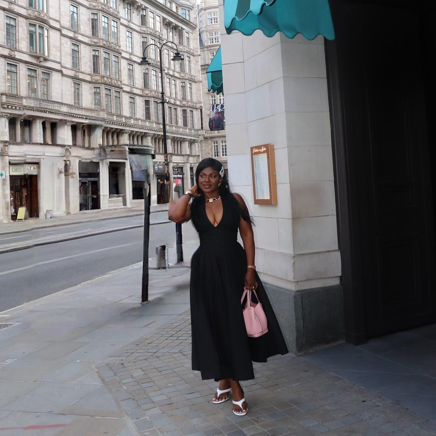 A little black dress and a city that never stops inspiring 🖤 @ivyekongfashion