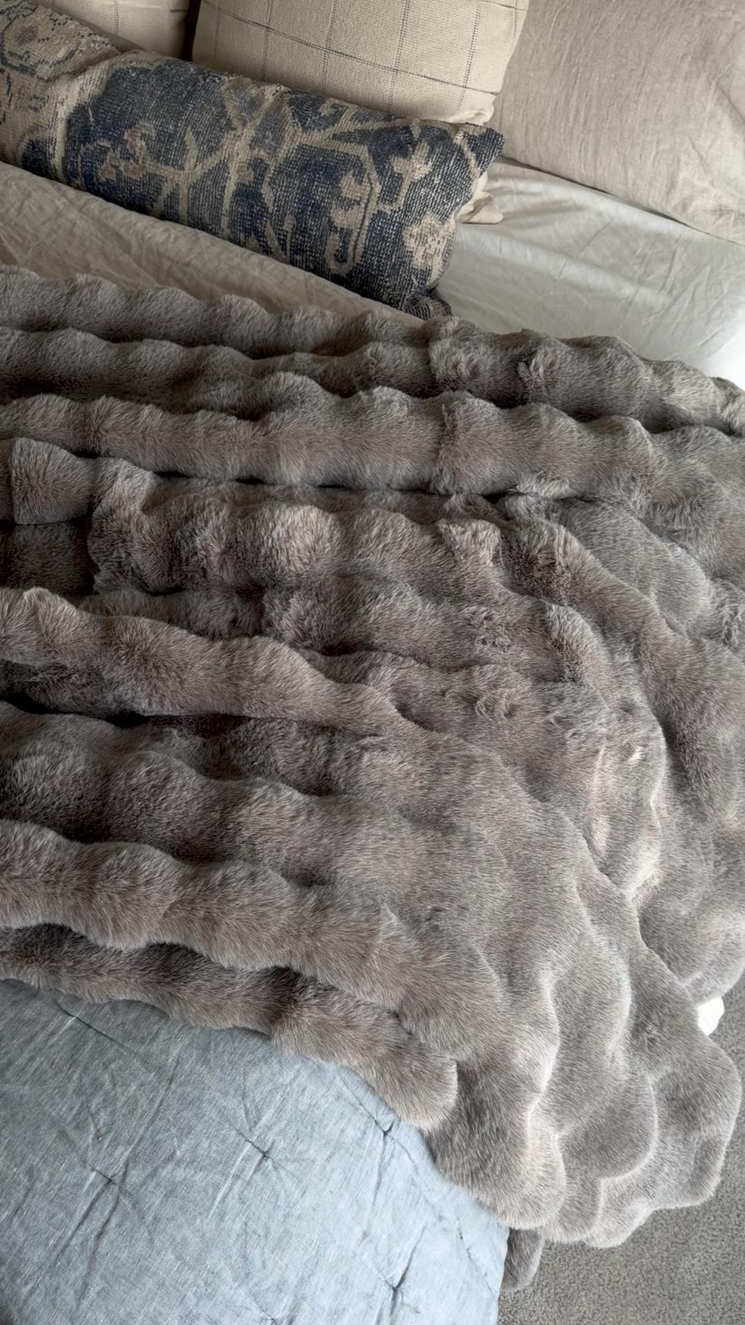 Target Look Alike Fur Blanket under $100! 

#LTKFindsUnder100 #LTKHome #LTKGiftGuide