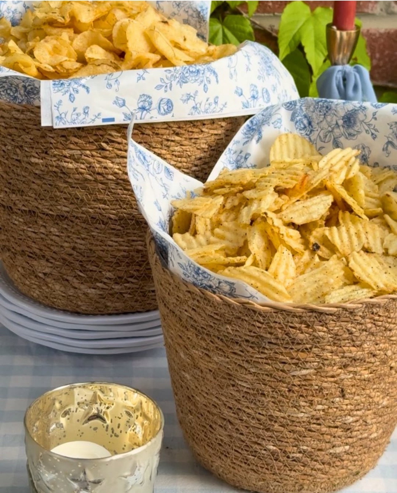 CHIP BASKET 🥰
SEAGRASS BASKETS | SET OF 3

Cutest idea ever from House of Jade😍
Place a folded towel
in the bottom of the baskets and then some cute festive tissue paper/napkins  and fill with chips for some BBQs this summer!

Or fill with potted hydrangeas of course!