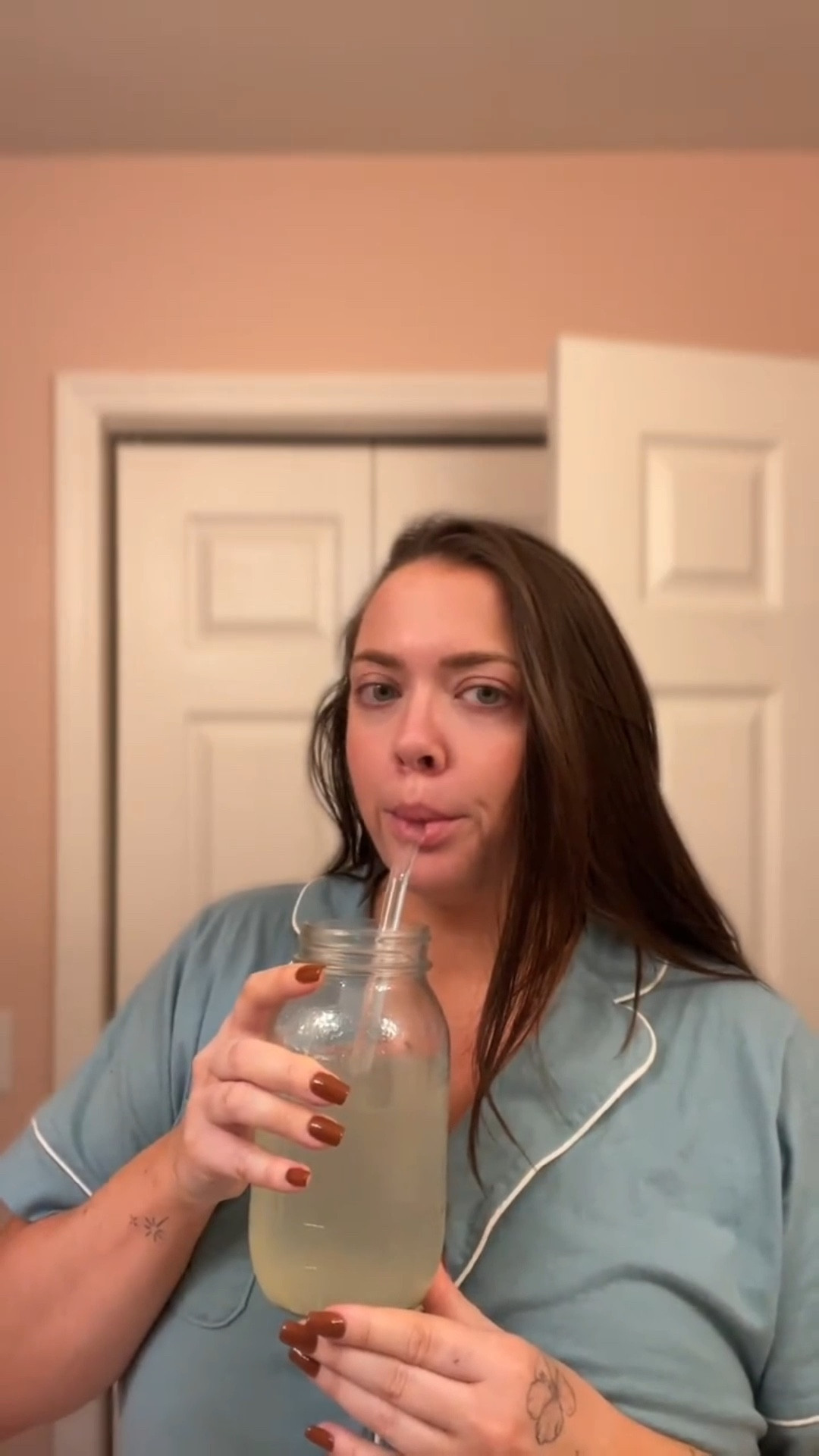 If I can drink my lemon water and do my skincare at 5am, so can you mama!! :) Happy 2026!

#grwm #skincare #wellness #detox

#LTKmorningroutine #LTKselfcare #LTKgrwm