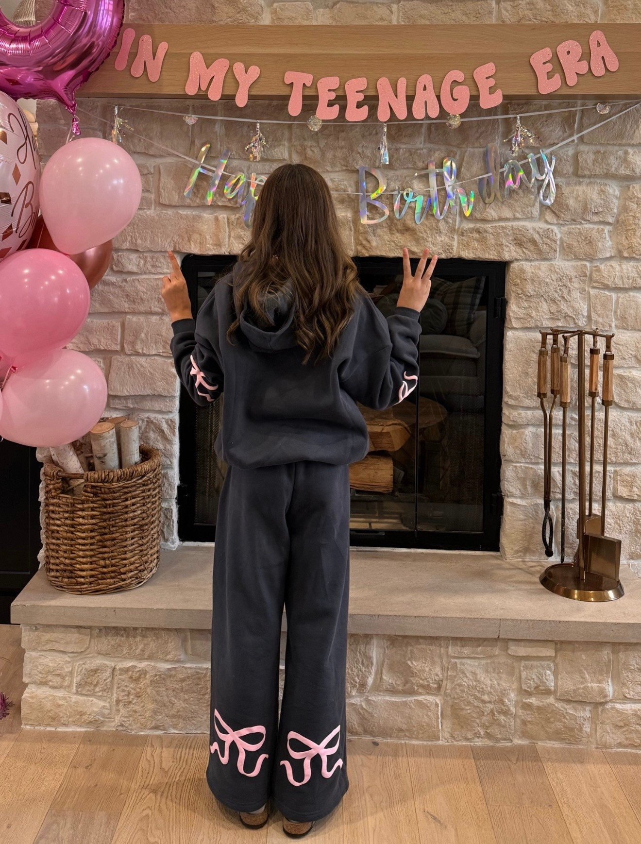 Sweat Set | Women’s Sweats | Bow Sweats | Pac Sun | Winter Style 

#LTKFindsUnder100 #LTKActive #LTKFindsUnder50