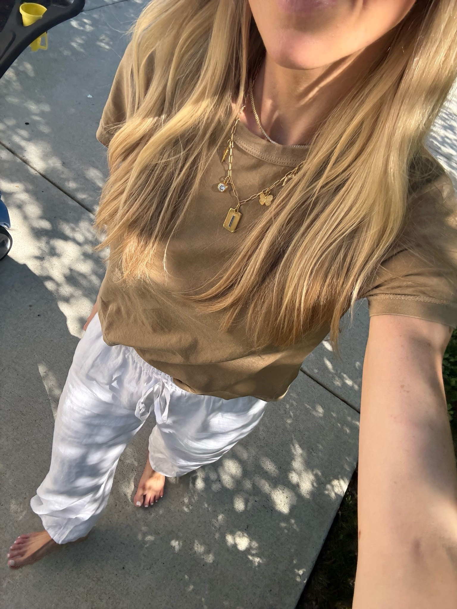 Summer outfit 

White linen pants- XS
FAVORITE Basic Tshirt - small