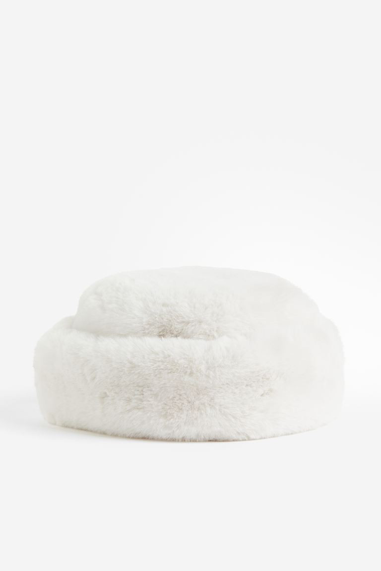 Fluffy hat | H&M (UK, MY, IN, SG, PH, TW, HK)