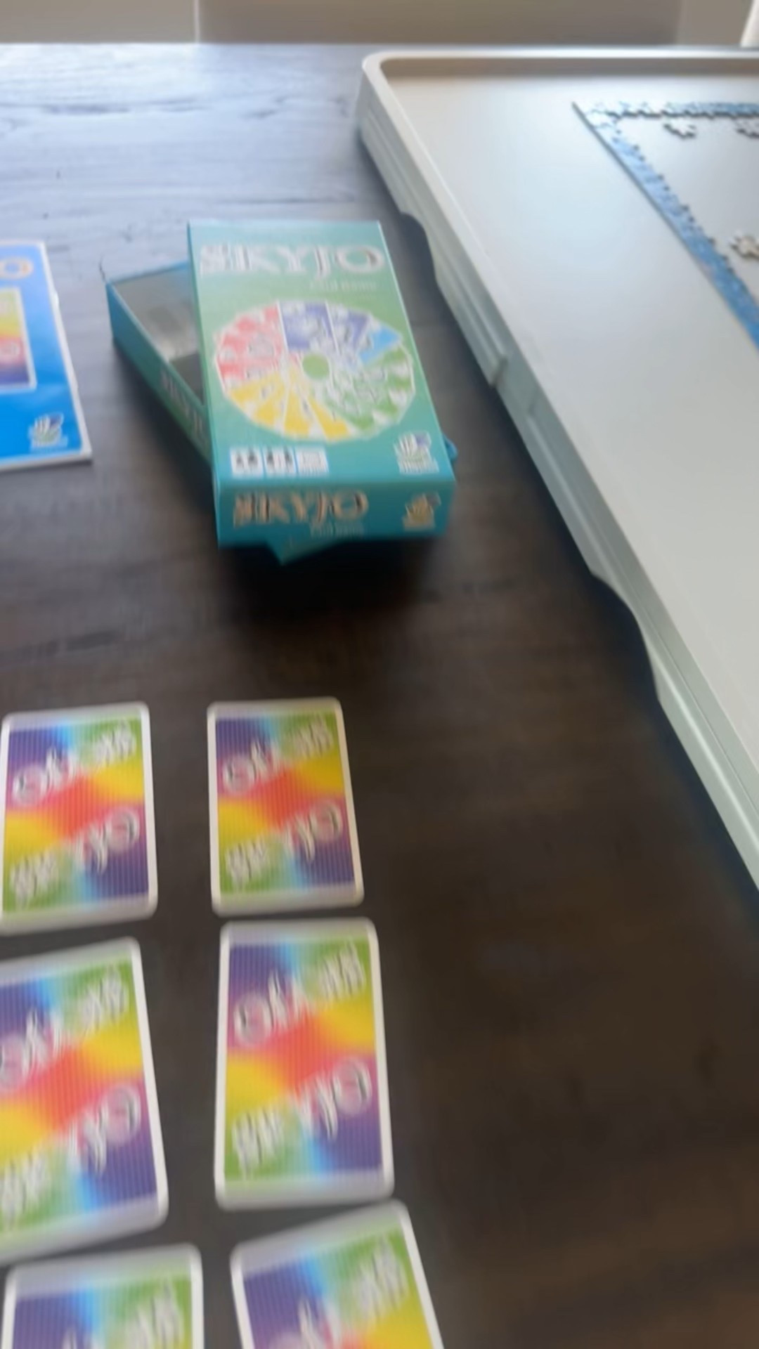 If you like play cards, you’ll love this game! 