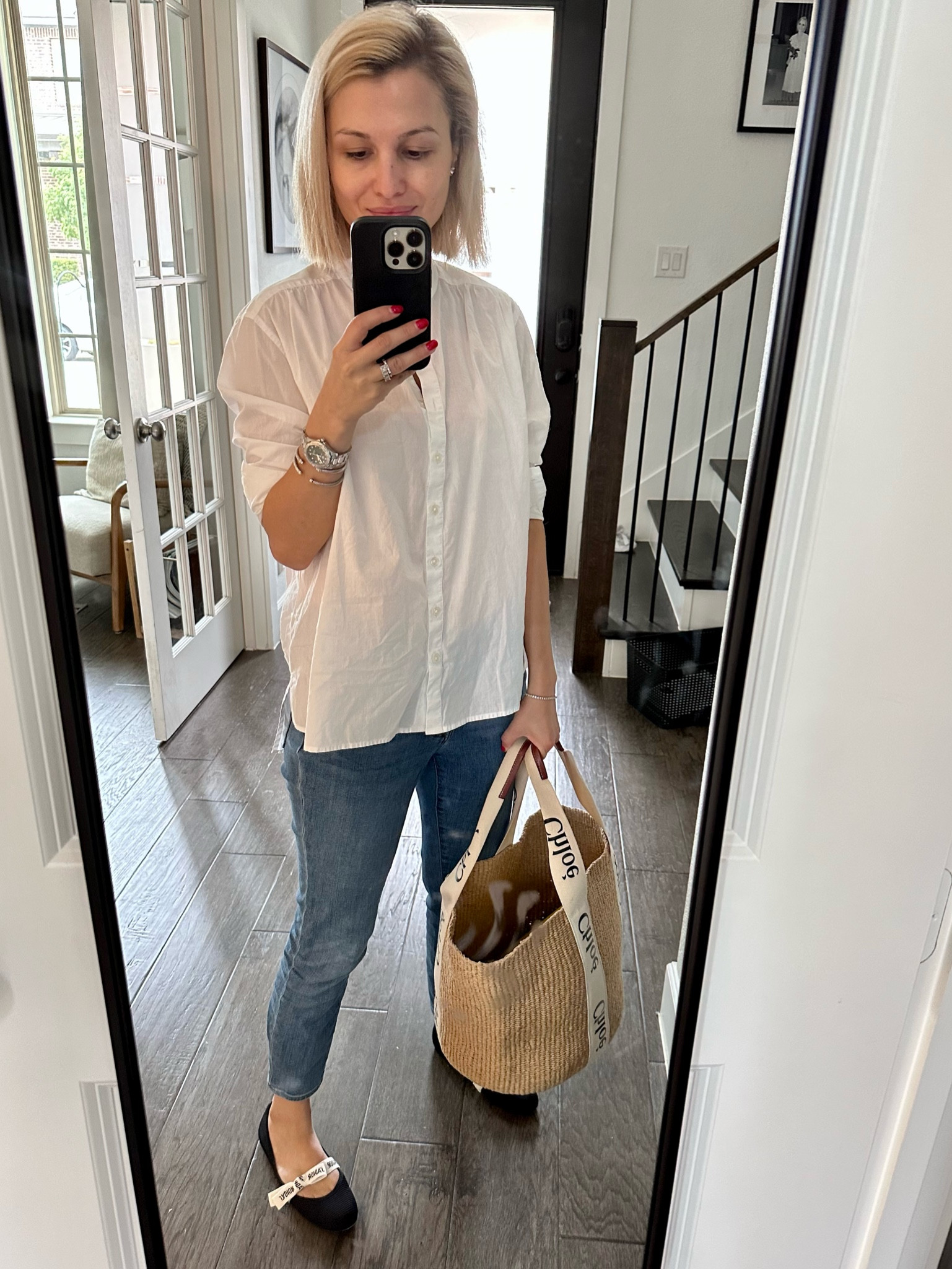 Casual chic. My favourite style. Again. Because the power of a pair of jeans & white linen short is undeniable.