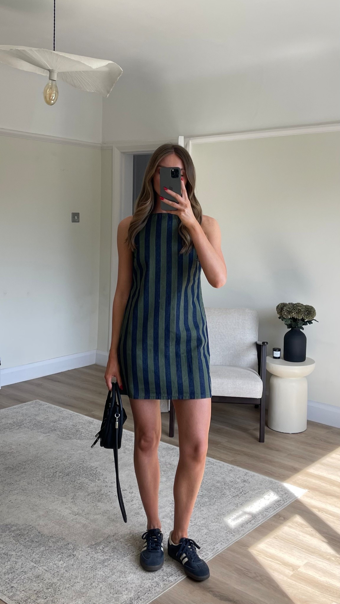 Oasis outfit inspiration, what to wear if you were lucky enough to get tickets

8 in the topshop denim shift dress
I’m 5ft 6
I would size up in this, small fitting
Navy Adidas samba trainers 


Concert outfit, oasis outfit, gig outfit