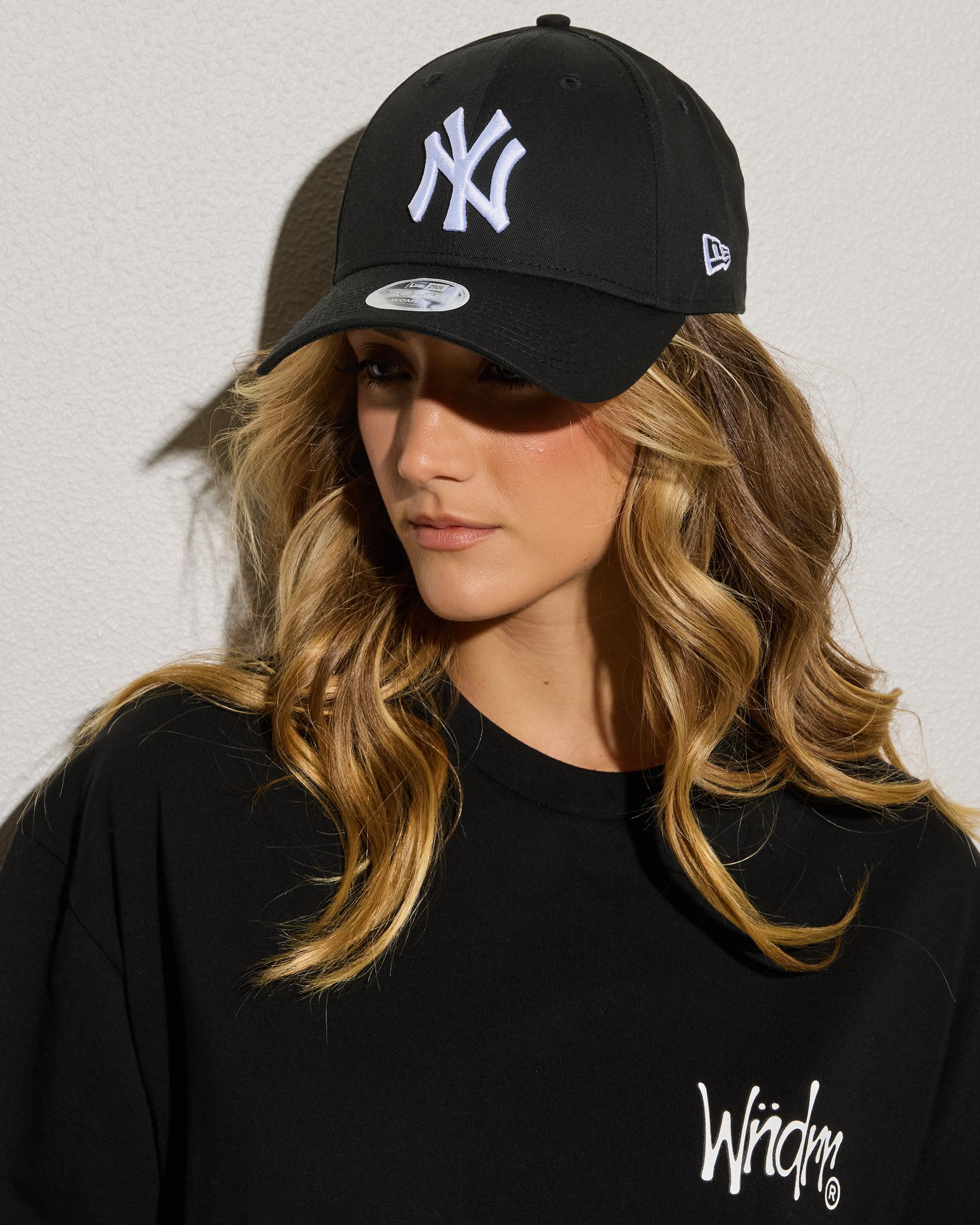 New Era Women's Ny Yankees Cap in Black/White | City Beach (US)