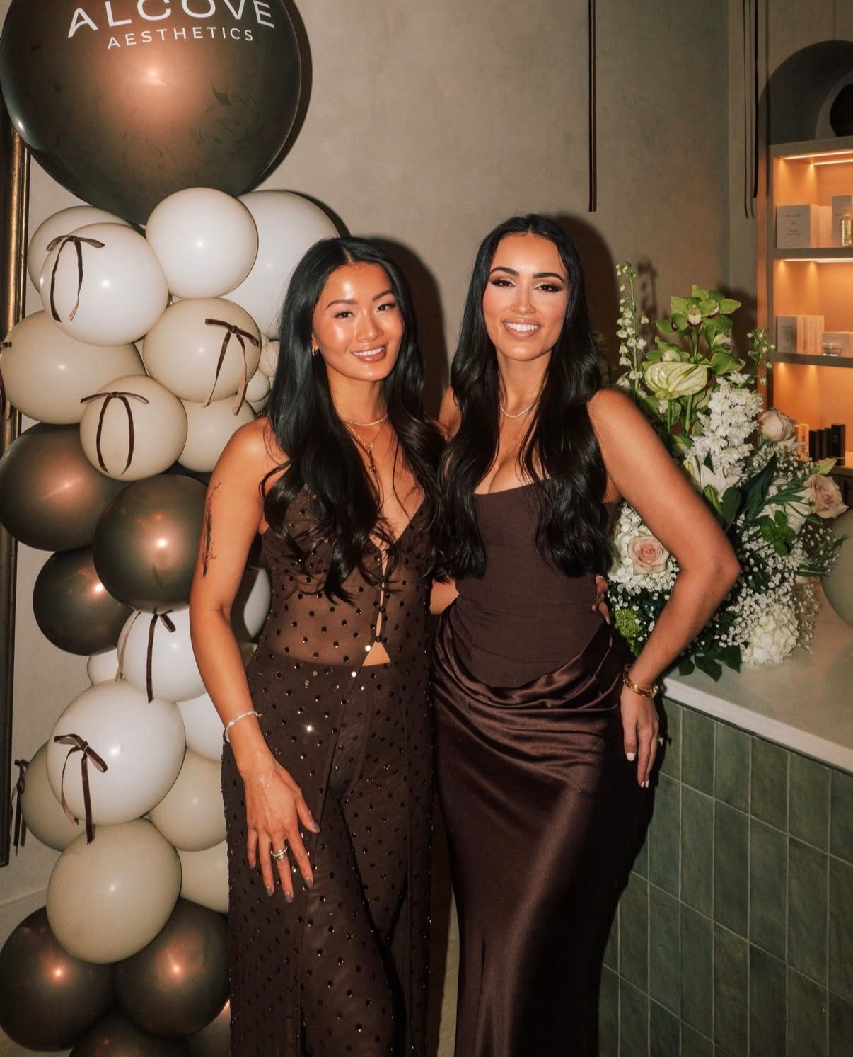 Body glow on the Alcove girls are two products,
Stila Heavens Hue- bronze
One size spray

#LTKSwim #LTKBeauty #LTKselfcare