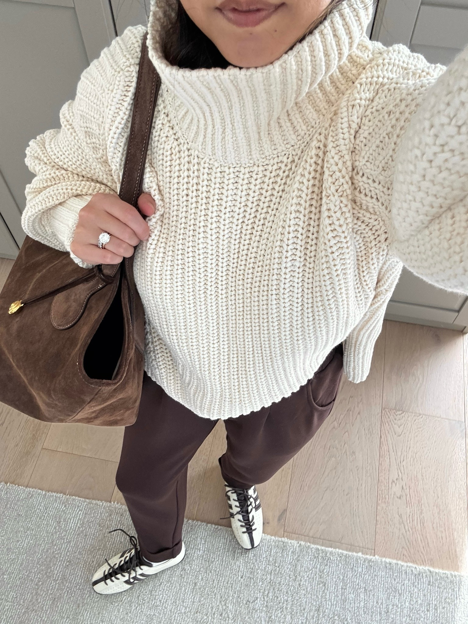 Learning to mix your leisure with casual will change your mom outfits. 

Banana Republic turtleneck xs. Could wear the small
Varley rolled cuff xs 25”
Adidas sneakers 5
Liffner Sprout tote large
Polo Ralph Lauren hat
Dorsey Cecilia earrings 3.4