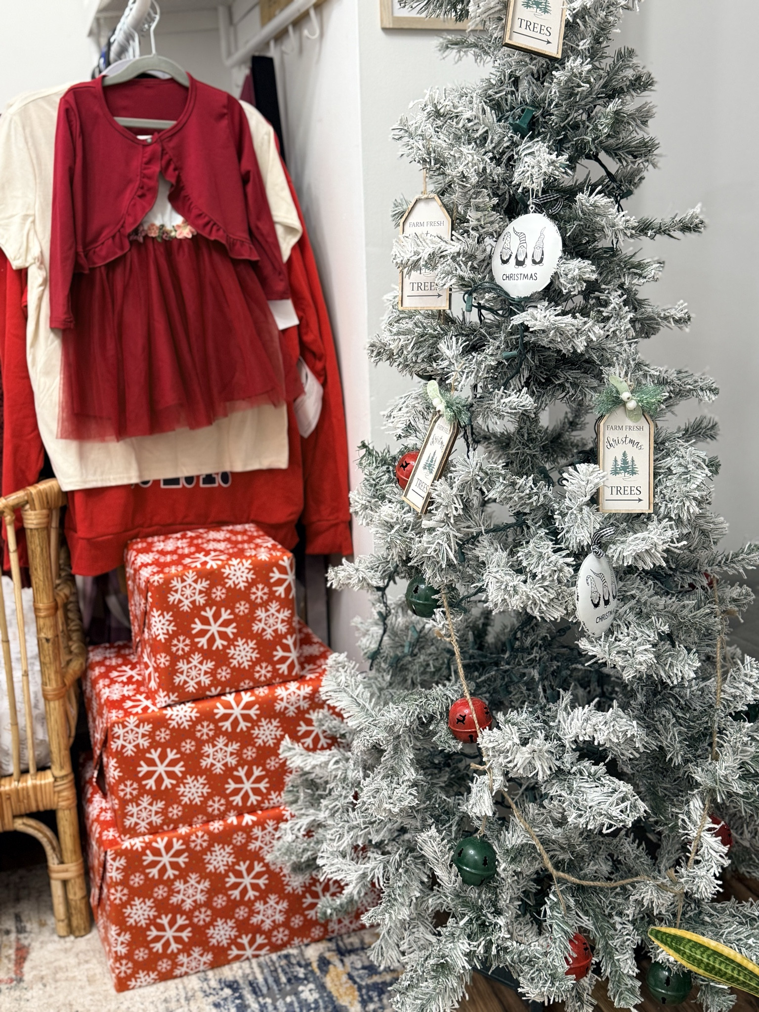 Is the house decorated for Christmas yet… and do you have your Christmas tree up?? 🎄✨
If not, this is your sign to start — trees, decor, lights, cozy touches, ALL the things that make your home feel like Christmas.
I linked my favorite holiday decor and trees on LTK so you can get festive ASAP!

#christmasdecor #christmastree #holidayhome #christmasmagic #LTKholiday #LTKhome #LTKfinds #LTKsale #shoppingfavorites #onlineshopping #festivehome #christmasseason #ShoppingWithPriiincesss #Atlantamom #Atlantabloggers #Atlantablogger #AtlantaCreator #Atlantacontentcreators #Atlantacontentcreator

#LTKHoliday #LTKHome #LTKSaleAlert