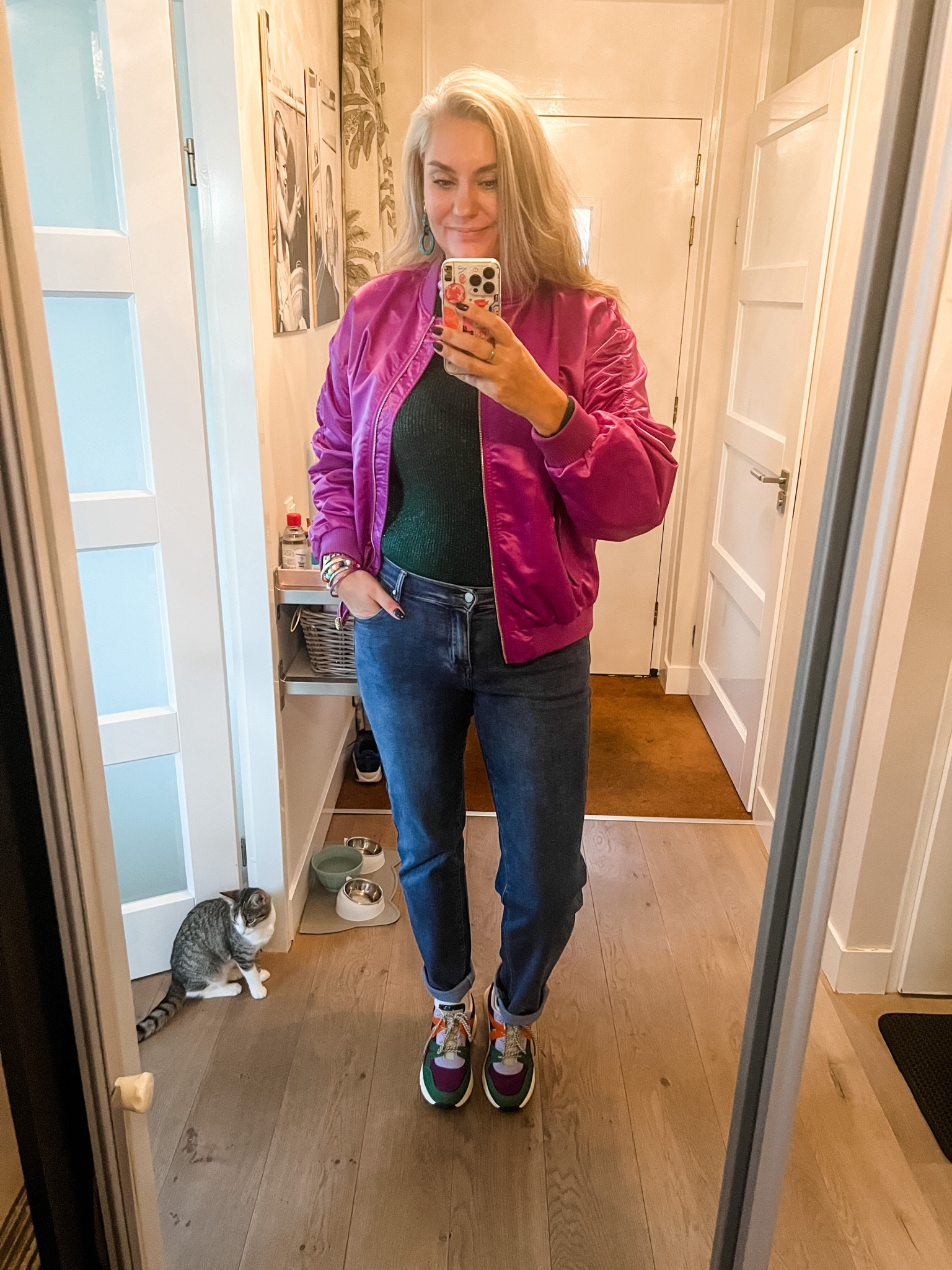 Ootd - Monday. Purple bomber jacket (Harper and Yve, S), bottle green sweater (HEMA), tapered stretch jeans (Perfect Jeans), crew socks and colorful sneakers (Scapino). Lilac bead necklace.





#LTKeurope #LTKautumn #LTKnederlands