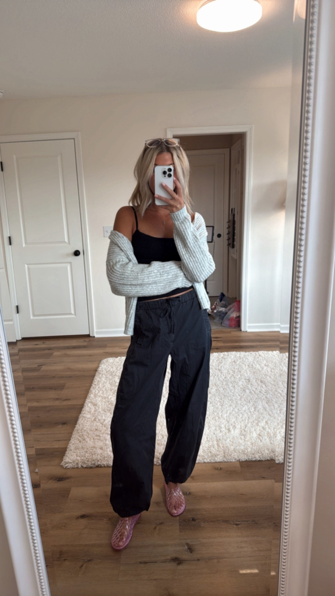 Easy mom outfit that’s still cool 😎 obsessed with these pants 

#LTKSaleAlert #LTKStyleTip