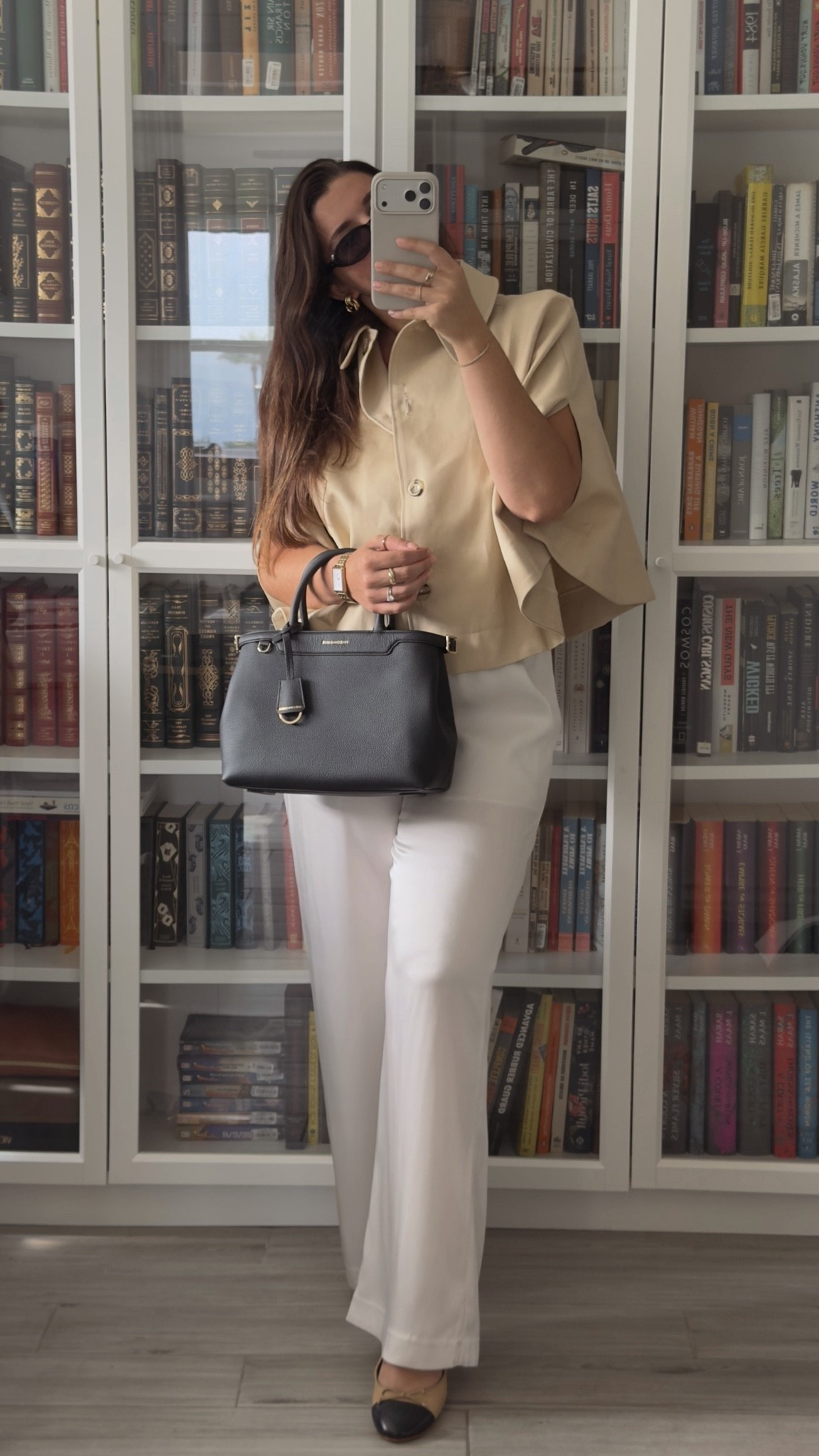 Look du Jour 🤍

Outfit details:
Cape Trench: Chloe de Barros, Cape Latte - wearing size M/L, unable to link here, I’ve included similar options! 
Pants: @Aritzia - wearing size M
Flats: @Quince 
Handbag: Maison de Sabré

With Amour, M.

#LTKdayinmylife #LTKgrwm #LTKootd