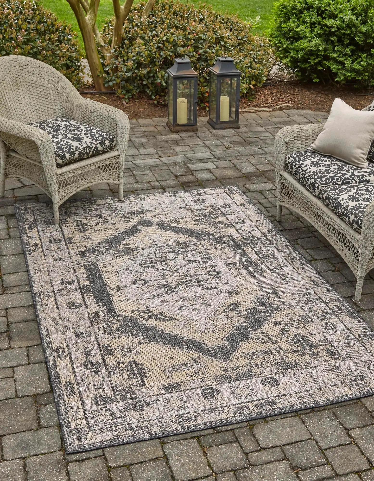 7' 10 x 11' Outdoor Traditional Rug | Rugs.com