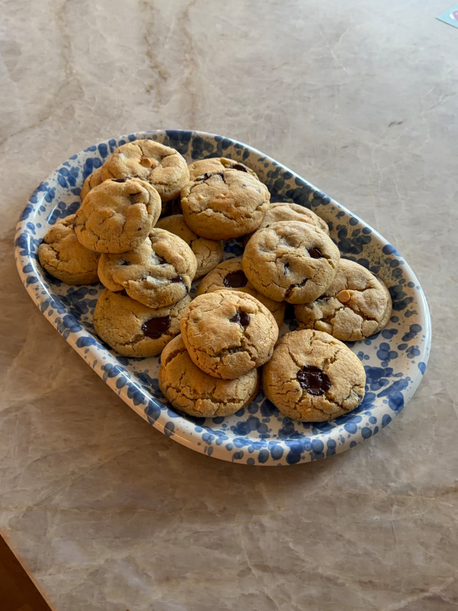 Cutest blue splatter ceramic tray and bowls from Target! Dishwasher safe and so fun for spring and serveware. High quality! 

#splatter #target #home #spring #kitchenrefresh