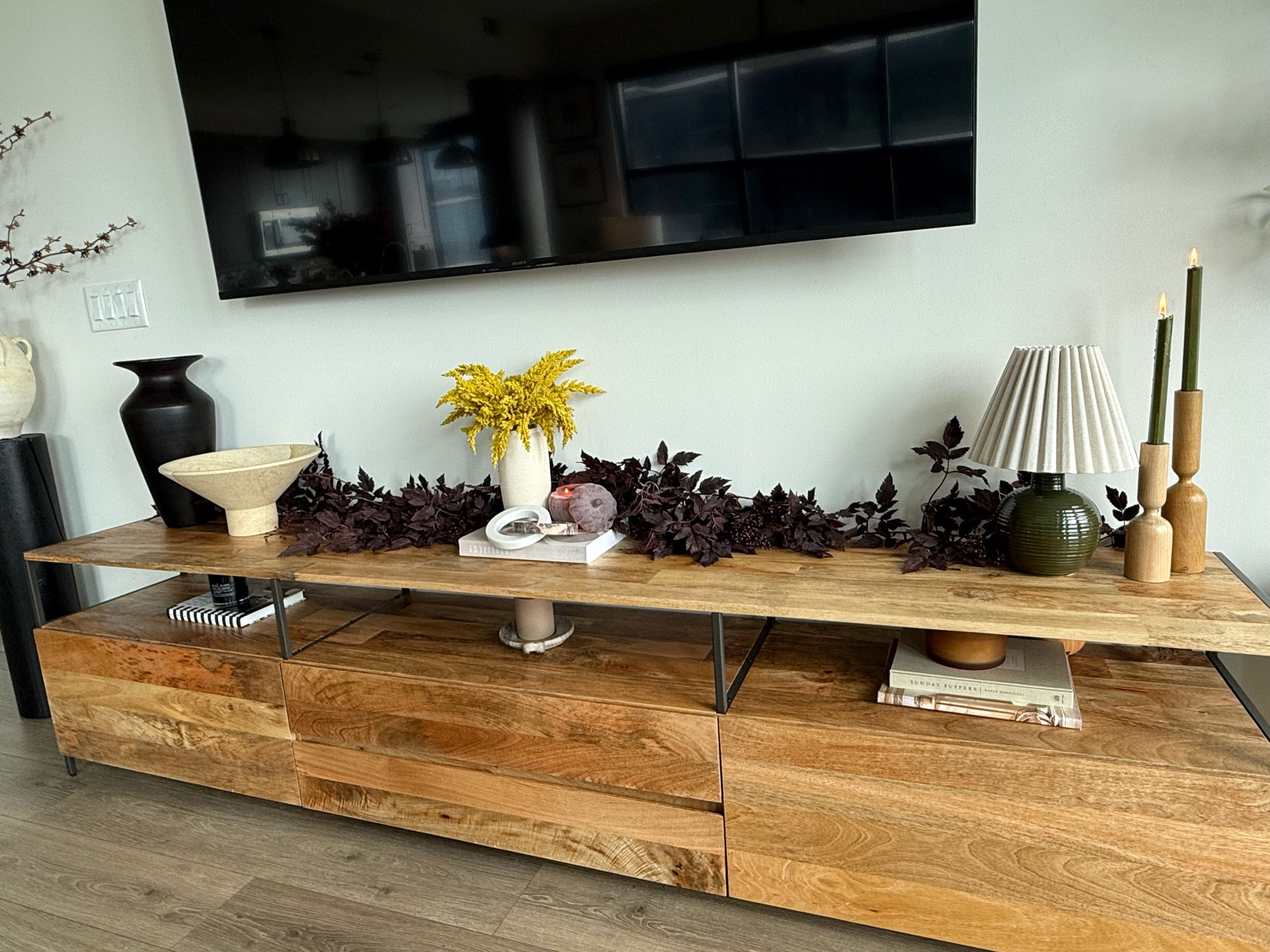 My tv console came out looking perfect 🍂🍁

#LTKSeasonal #LTKHome #LTKHalloween