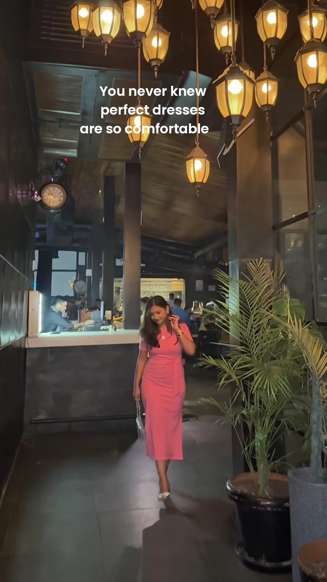 Just the right combo eh? 🫠

I love this outfit, it’s perfect amount of comfort and style, the knot and the silhouette is just spot on. 🩷 Paired it with glittery heels, bag and necklace, what you this of this look? 

#lookofthenight #ootn #fitcheck #elegant #trending