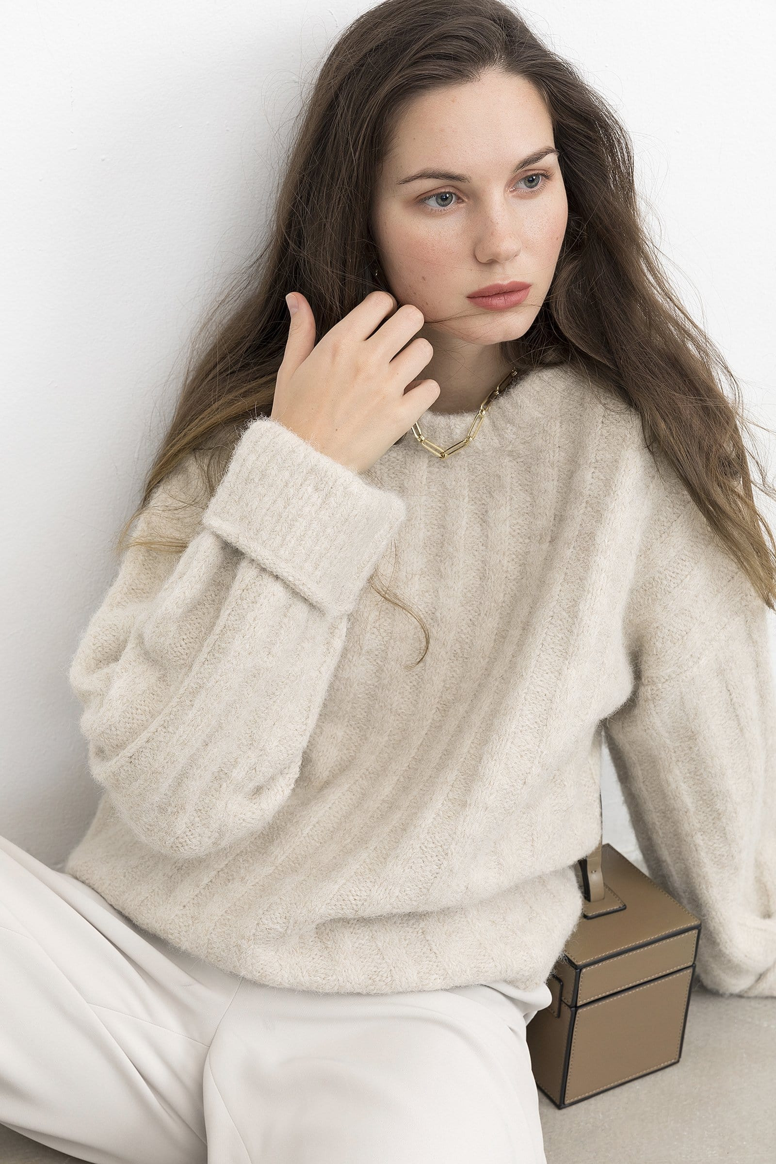 Emilie Oat Fuzzy Sweater | J.ING