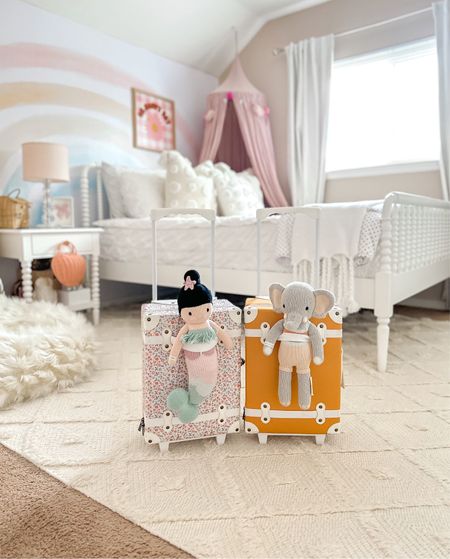 Summer Vacation is here!  These kid size suitcases are so cute for vacations & sleepovers. 

#travel #travelwithkids #suitcase #anthropologie 