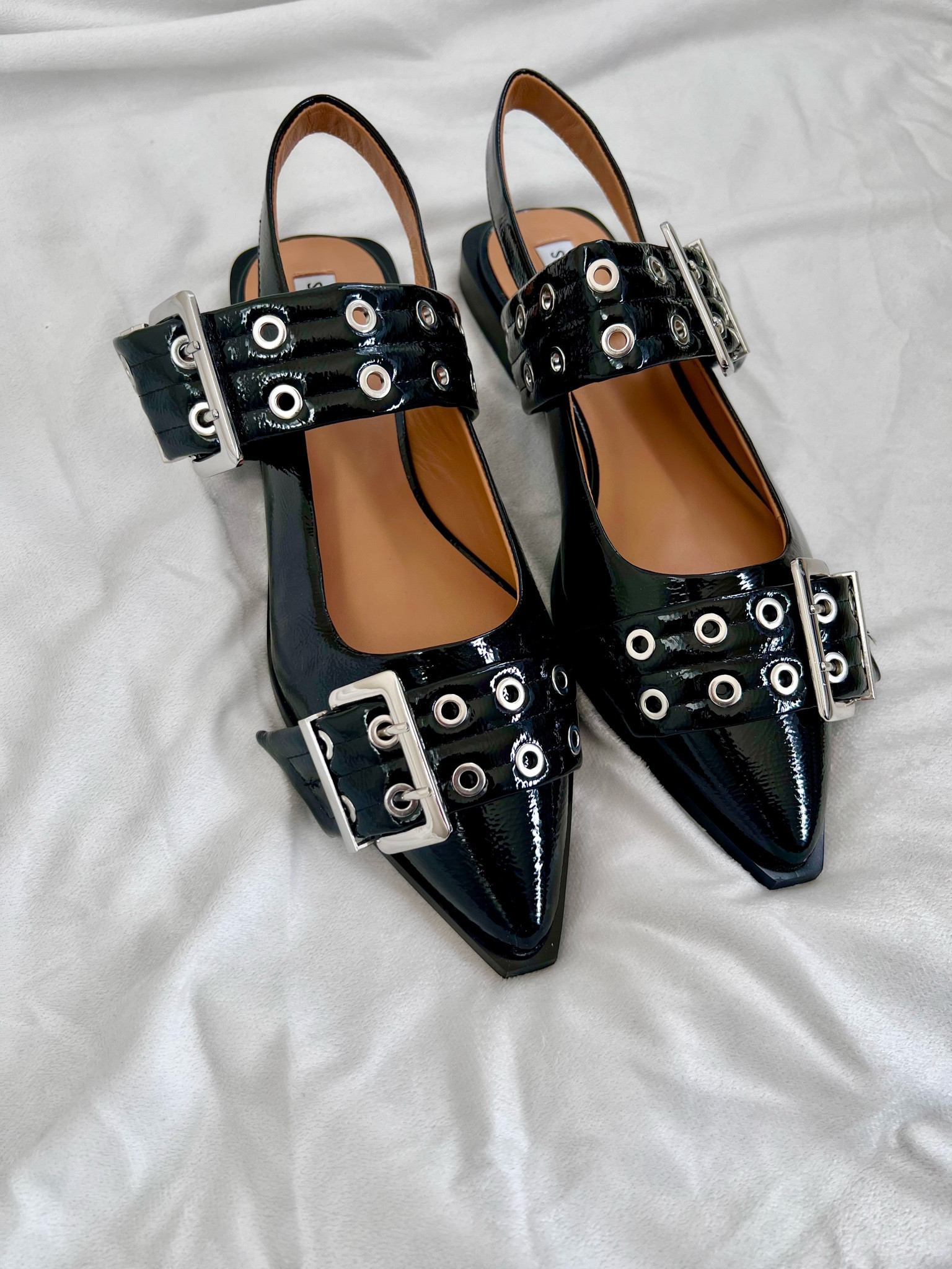 There’s so many ways you can dress the Graya flats up! I’m so glad I got my hands on these! 

#LTKFestival #LTKstyletip #LTKshoecrush