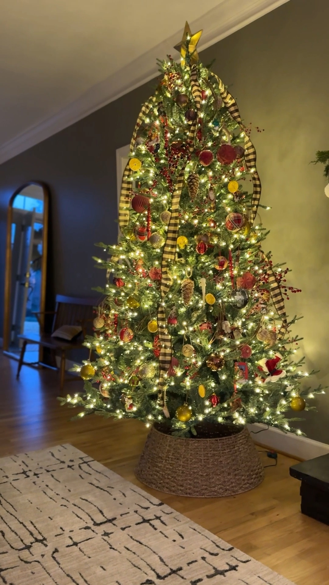 Holiday decor 

#LTKHome #LTKSeasonal #LTKHoliday