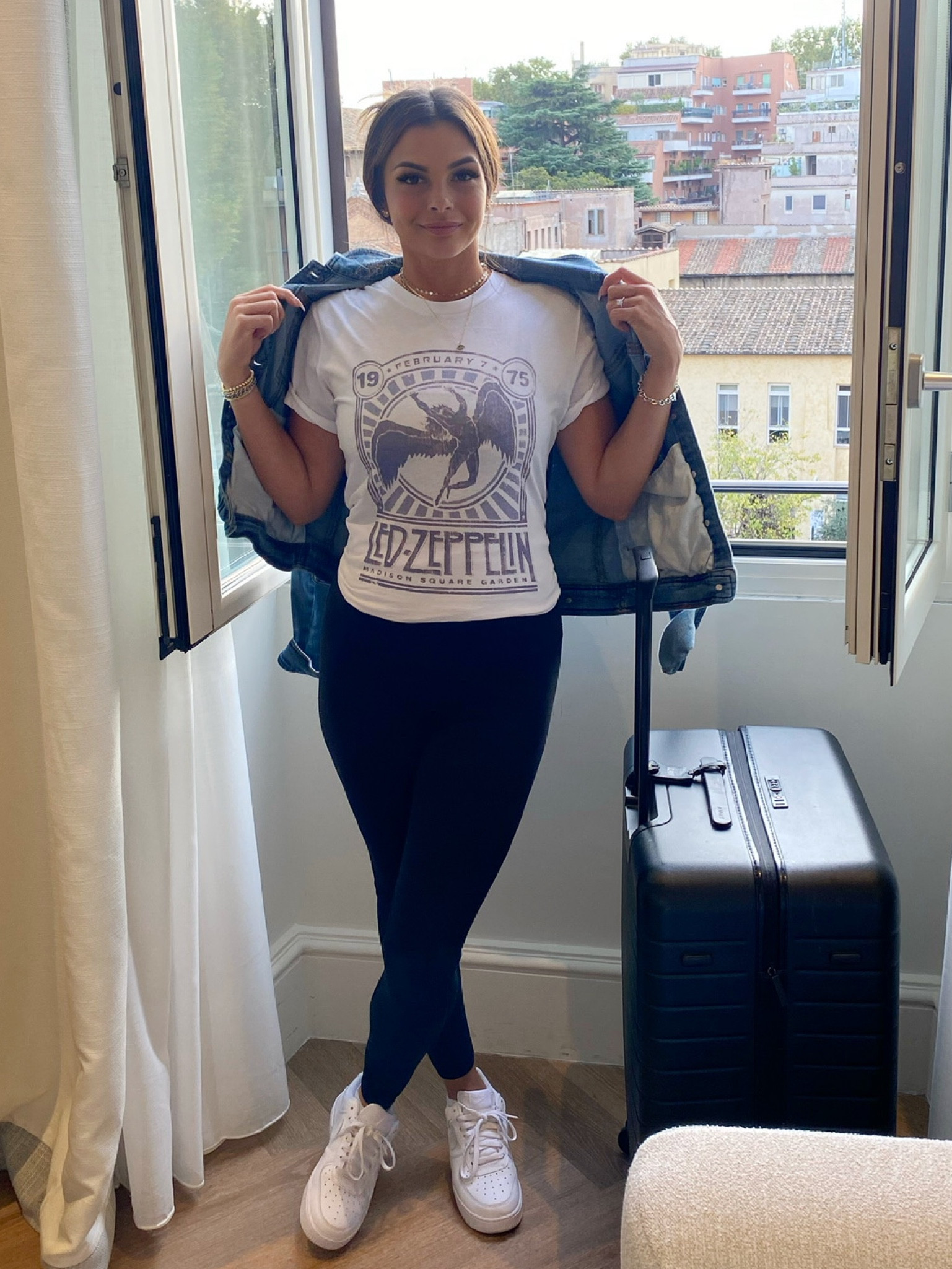 Travel outfit and favorite vintage tee ! 