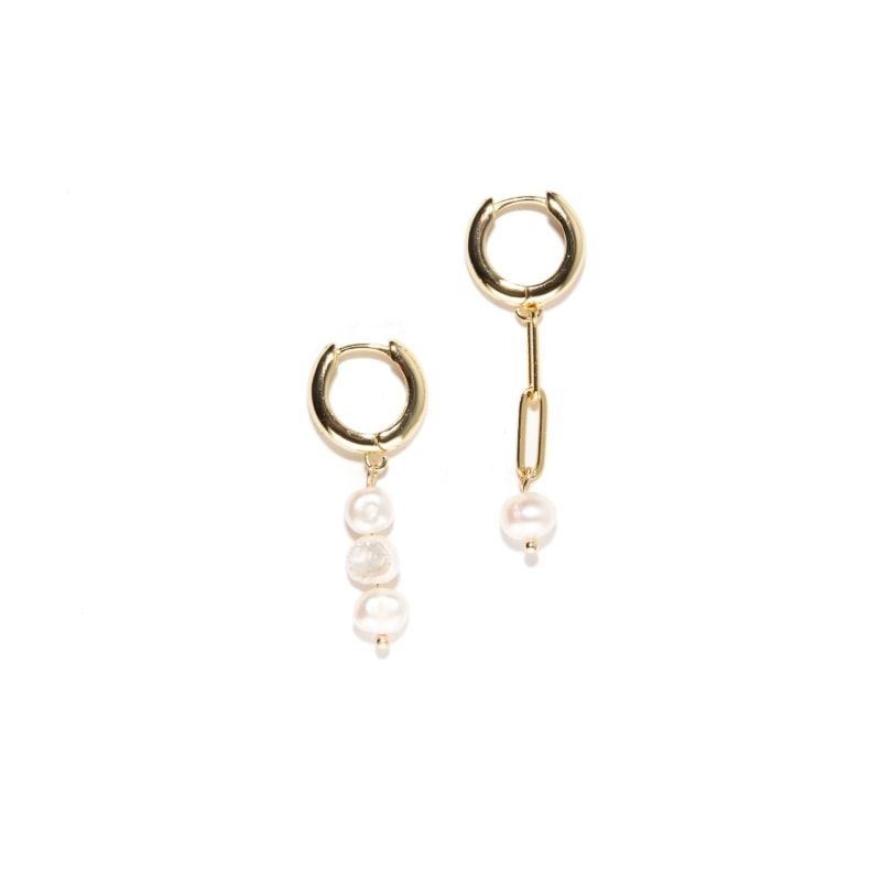 Aki Pearl Earrings | Wolf and Badger (Global excl. US)