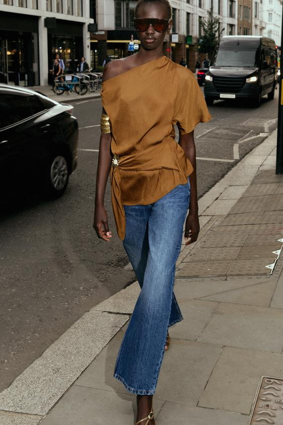 ASYMMETRICAL SATIN EFFECT APPLIQUÉ TOP | Zara US