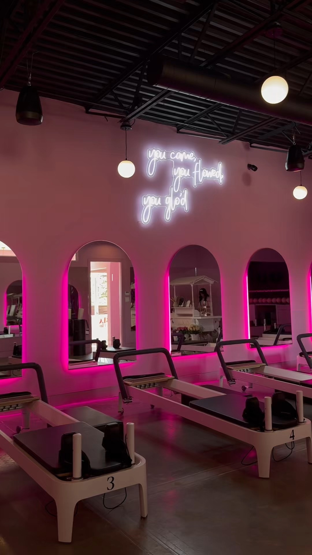 Hey Houston babes 💕
Glo Pilates is a beginner-friendly pink dream ✨
$15 classes, easy parking, and the best post-class matcha @toma 🍵

#dayinmylife #softopening #glopilates #thingstodoinhouston #pilatesqueen