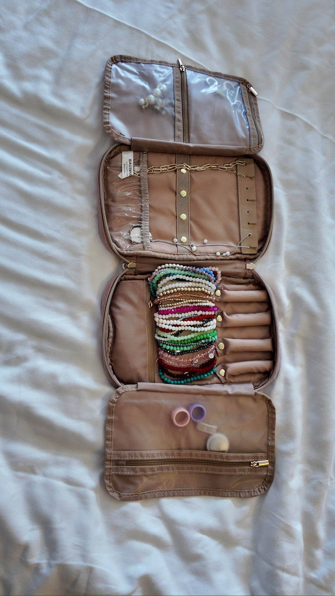 This jewelry organization is a travel necessity! 

Amazon jewelry organizer – Travel case for bracelets, rings & earrings – Must-have for moms on the go

#LTKFamily #LTKTravel