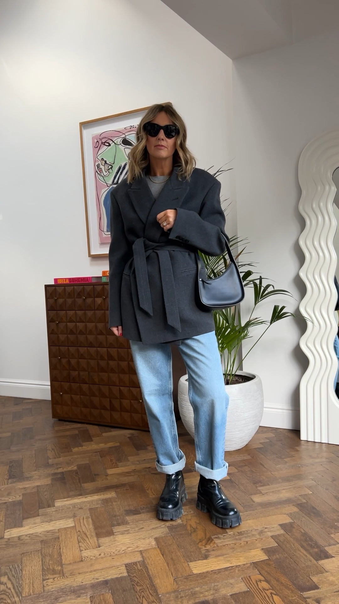 Day 4/7 Pinterest outfits 🖤 
Blazer Raey uk size 6
Jeans Agolde 26 (true to size) 
Chunky Black Boots Prada
The Row Moon Bag 


#LTKstyletip #LTKeurope #LTKworkwear