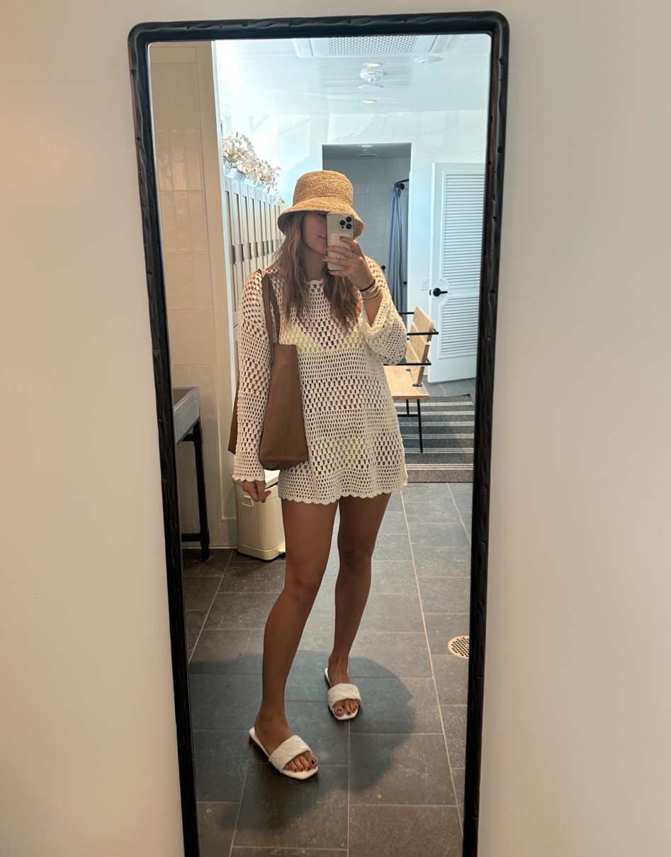 Pool day ☀️🏝️