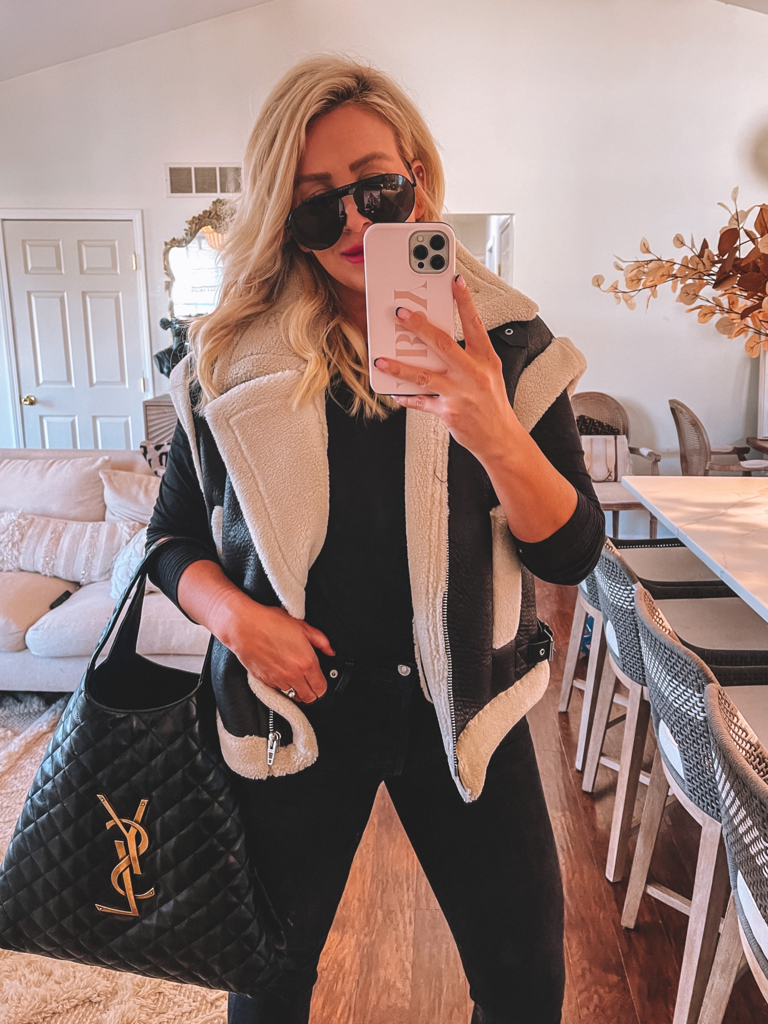 This vest 🖤🖤🖤 (wearing a medium)