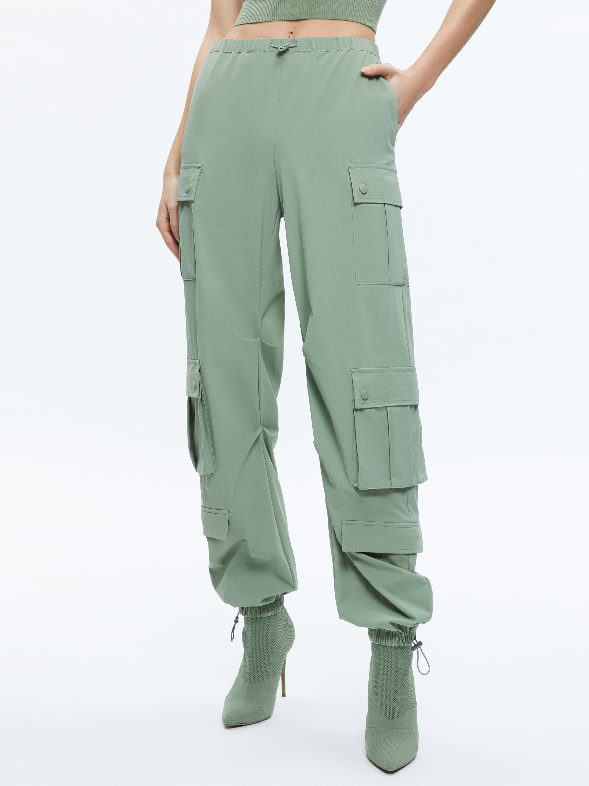 SHARA MID RISE PARACHUTE CARGO PANTS | Alice + Olivia