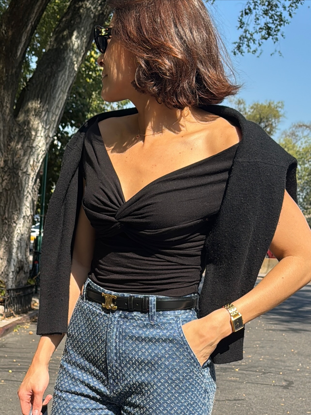 Styling these super flattering jeans from @fabrique.official 👖 
They’re incredibly soft, comfortable and perfect for small waist + large hips= NO GAP on your waist! 

Top is from @reformation 
Bag @cuyana 
Boots @sezane 

Styling ideas, fall outfits, curvy jeans, reformation, Sezane, Cuyana, Cuyana Celestia bag, Sézane boots, NYC fall